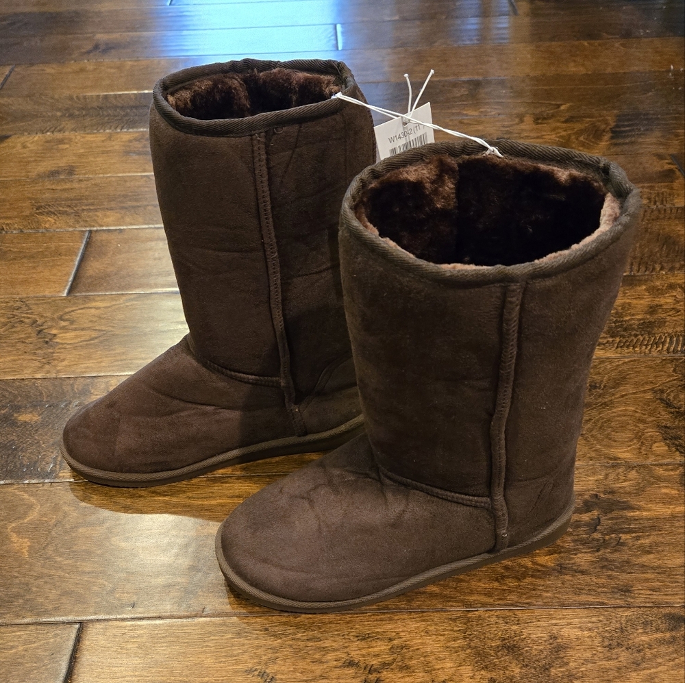NWT Brown Boots Size 6